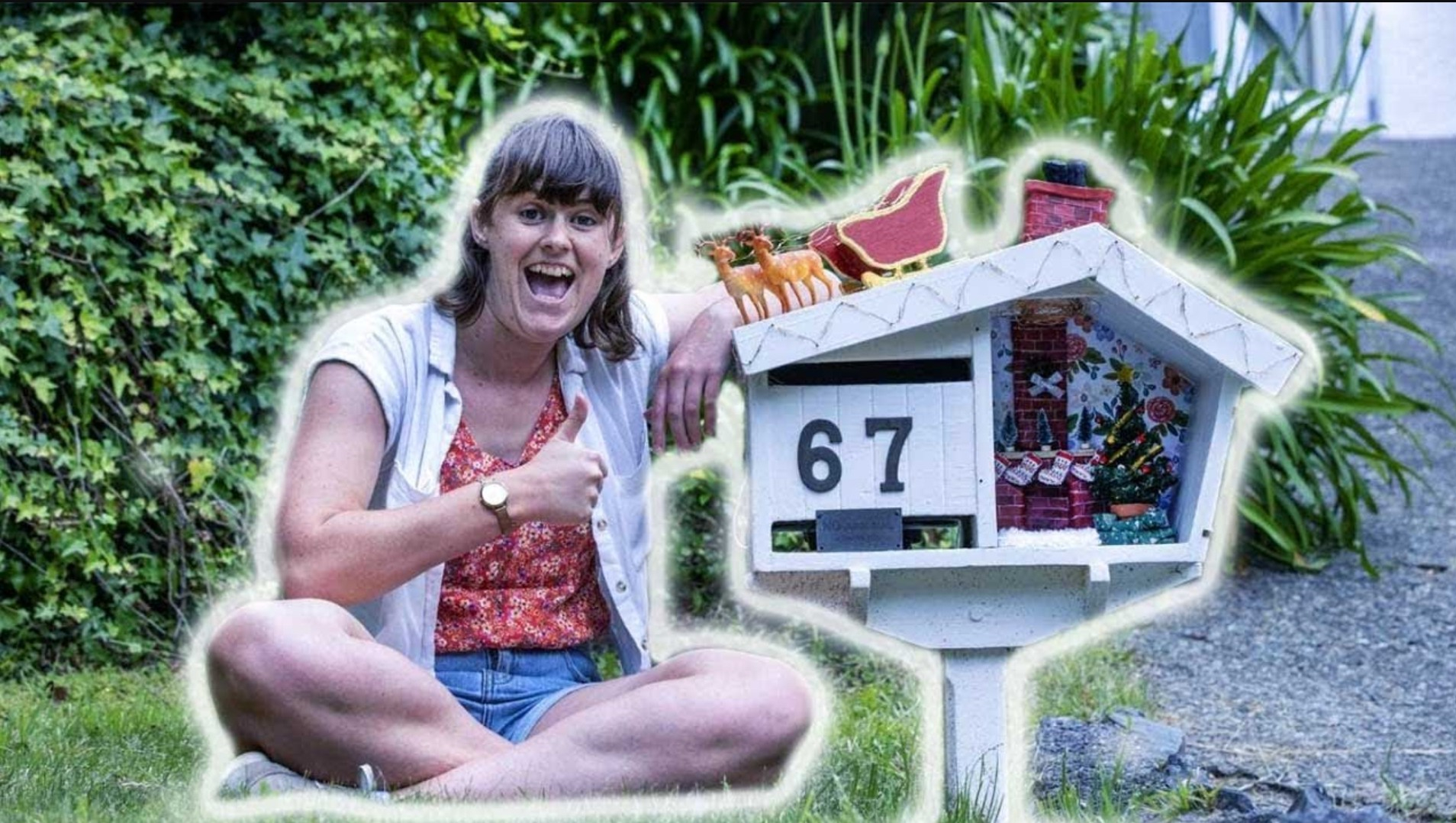 My neighbourhood decorated their letterbox for Christmas!